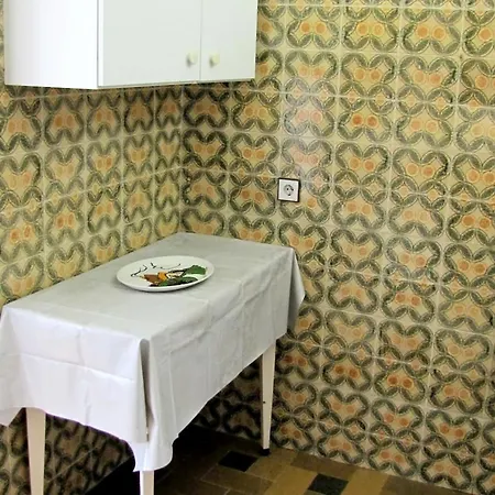 With 2 Bedrooms In Porches With Furnished Balcony And Wifi *