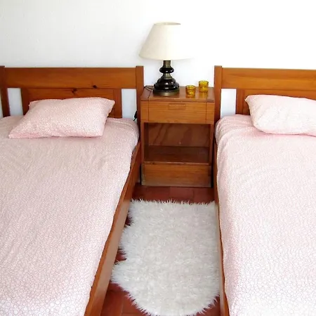 With 2 Bedrooms In Porches With Furnished Balcony And Wifi Apartman