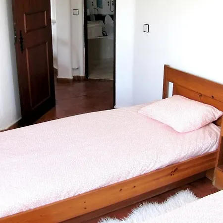 Apartman With 2 Bedrooms In Porches With Furnished Balcony And Wifi