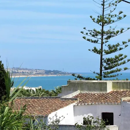 With 2 Bedrooms In Porches With Furnished Balcony And Wifi *