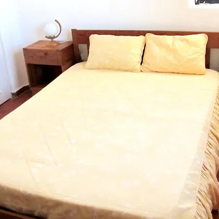 With 2 Bedrooms In Porches With Furnished Balcony And Wifi Lagoa